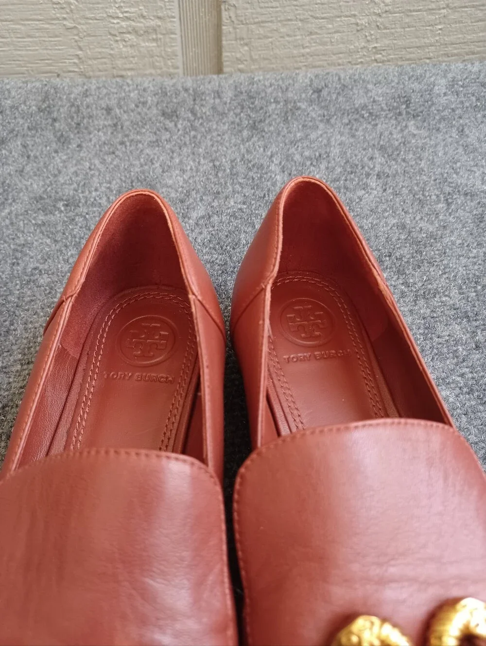Tory Burch Jessa Horse Hardware Leather Loafer Size 6.5 M Women In Dark Sienne